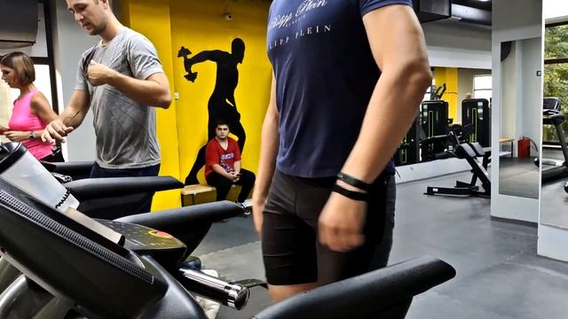 Почему Xiaomi Mi Band 4 лучше Honor Band 5? Сравнение Honor Band 5 vs Mi Band 4! смотреть онлайн