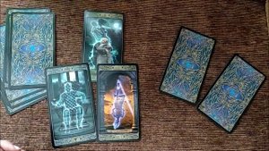 Онлайн-гадание: Следит ли за вами загаданный человек?