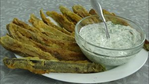 Хрустящие Баклажаны в кляре и сметанном соусе