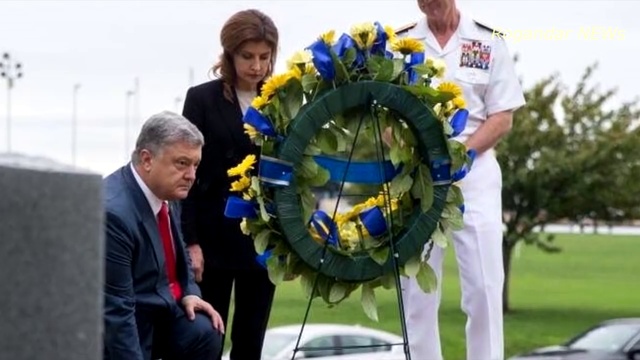 Порошенко встал на колени у могилы Маккейна мастурбировал , пытался делать минет но в НАТО не взяли смотреть онлайн