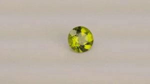 Natural chrysolite gemstone. Натуральный хризолит.