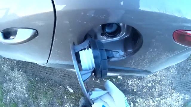 Как открыть крышку топливного бака KIA RIO смотреть онлайн