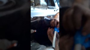 как залить масло в коробку без шприца