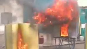 Как ведет себя пенополистирол при пожаре