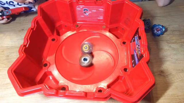 Распаковка бейблейд гейст фафнир/beyblade burst turbo Geist Fafnir F-4/бой,сражение на выживание смотреть онлайн