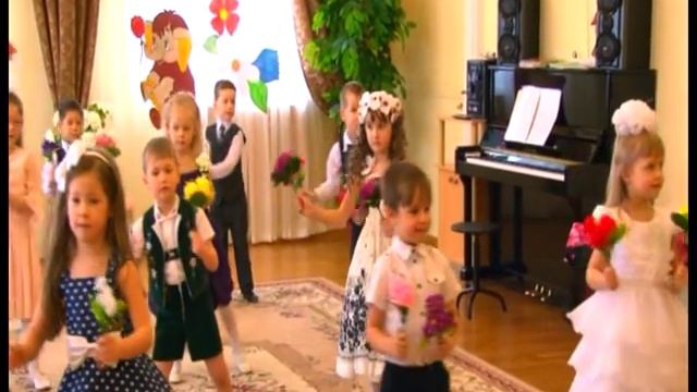 8 Марта Начало утренника, танец с цветами (старшая группа) детский сад 15 Коломна смотреть онлайн
