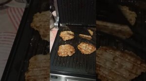 жарим котлеты в электрогриле