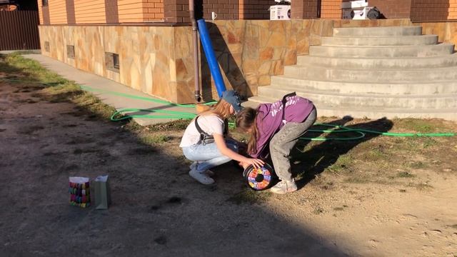 У девчонок юбилей 10 лет. Ждут подарки, сюрпризы, играют и веселятся. смотреть онлайн