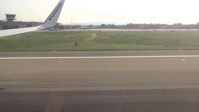 Ryanair B737 landing BLQ Airport 12.04.2017 Bolonia/Italia (HD) смотреть онлайн