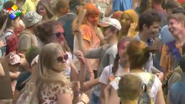 Фестиваль красок Холли разукрасил городской парк в Павловском Посаде смотреть онлайн