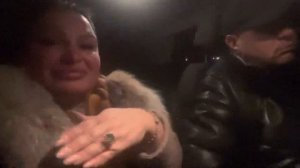 А МУЗЫКА ИГРАЕТ ГРОМКО ??????????