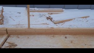 Первые ряды сруба из бруса