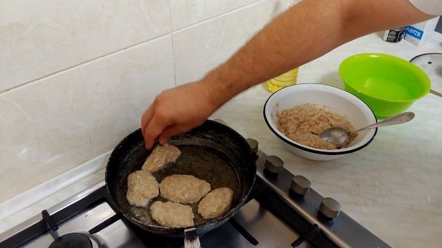 Вкуснейшие котлеты из куриных окорочков . Быстро и вкусно .