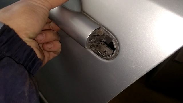 Как снять дверную ручку и вытащить заглушку рено лагуна 2 (Renault laguna 2) смотреть онлайн