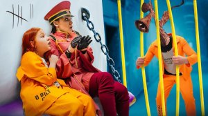 ШКОЛА КАК ТЮРЬМА! ЧЕЛОВЕК-СИРЕНОГОЛОВЫЙ охотится за мной!