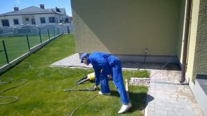 Убираю высолы на цоколе с помощью Кока-Колы