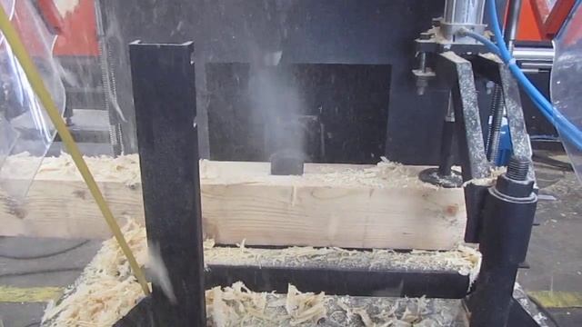 Станок для сращивания бревен производства ПО "Диаком" смотреть онлайн