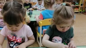 "Рисуем восковыми карандашами" - первая младшая группа