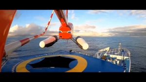 Increíble barco de pesca de atún en las profundidades del mar: la vida del pescador en el océano