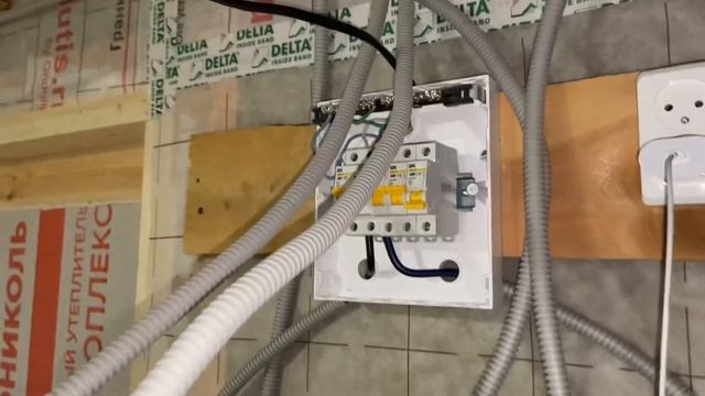Установка окон, пароизоляция, утепление полов, электричество