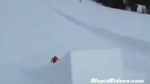 Эпичное падение горнолыжника