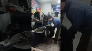 Как накачать слёженное колесо , самый простой способ , #1million #best #шиномонтаж #car  #колесо