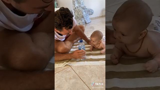 Что делать если ребёнок не хочет лежать на полу?