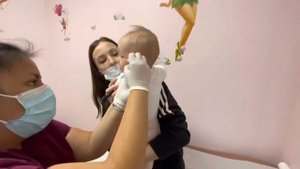 США. Детский пирсинг. Прокололи ребёнку ушки в Америке.