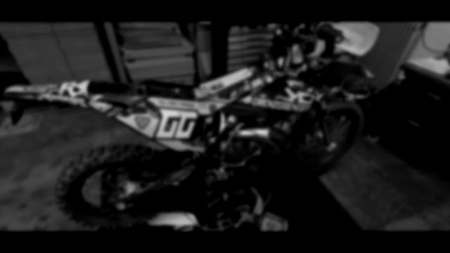 NEUES DEKOR + Klebetutorial + Heck bei der ersten Fahrt zerstören смотреть онлайн