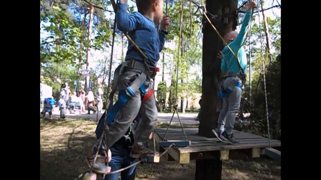 отжмания на брусьях с отягощением 56 кг 10 раз.MOV смотреть онлайн