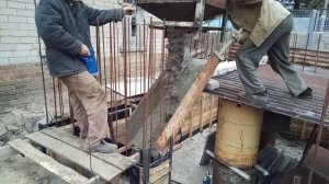 Заливка бетона. Бетонирование стен подвала