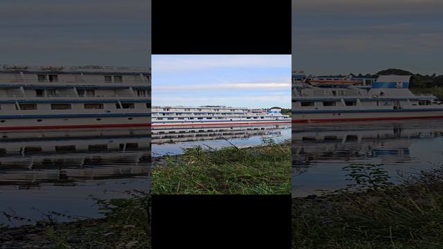 Теплоходы на канале.