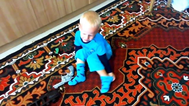 не хочет одеваться смотреть онлайн