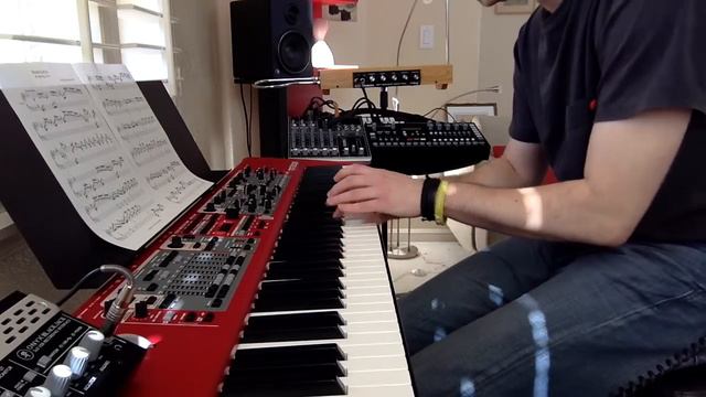 C.P.E. Bach - Solfeggietto [piano + synth] смотреть онлайн