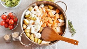 Индейка с овощами на сковороде