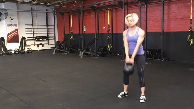 5 Minute 2 Hand Kettlebell Swing Workout смотреть онлайн