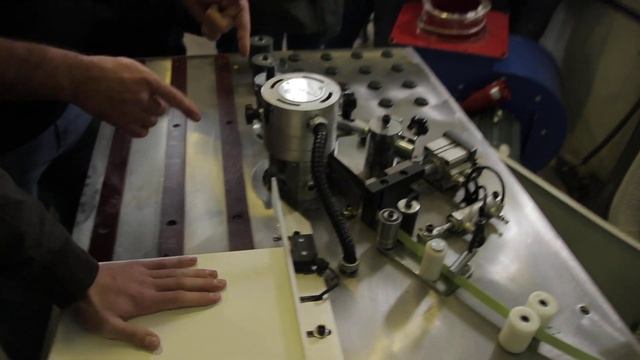 Кромкооблицовочный станок с ручной подачей WoodTec VECTOR NEW