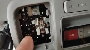 Как снять плафон освещения салона на Kia rio X-line 2020 года