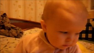 Малышка плачет и смеётся!