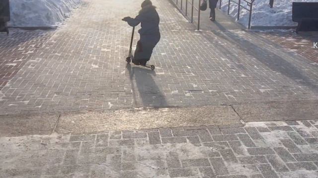 Сноускут и зимние трюки на самокате? смотреть онлайн