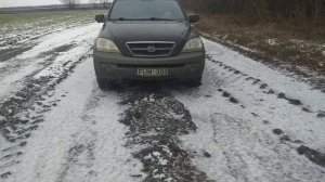 Киа Соренто по грязи.