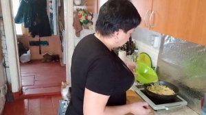 Видели видео??Уха из наваги?Лайфхак для моркови?Проблемы с рукой?