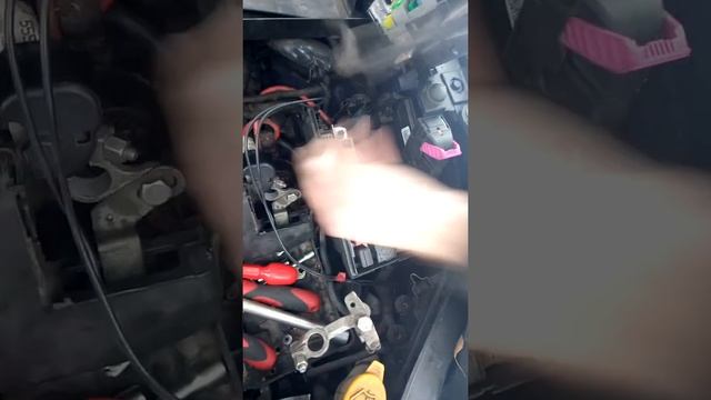 Opel Corsa D CDTi - блок предохранителей, достаю вторую часть. смотреть онлайн