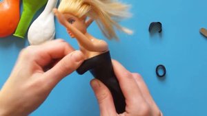 DIY? - МАЛЕНЬКОЕ ЧЕРНОЕ ПЛАТЬЕ ДЛЯ КУКЛЫ из шарика своими руками _ Идеи для кук