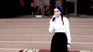 Мама чеченская школьница поёт про маму