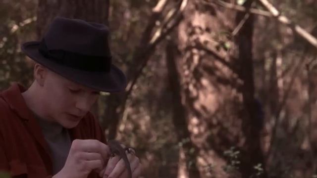 Он опередил эволюцию на 1000 лет, но это не мешает школьным хулиганам издеваться над ним смотреть онлайн