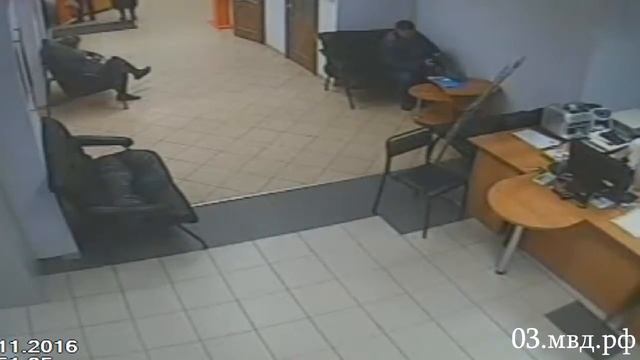 Украл деньги со стола в Банке Улан-Удэ смотреть онлайн