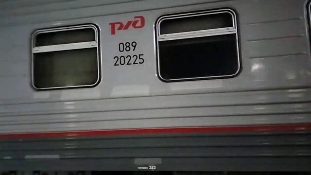 ЭП1М-651 с поездом № 176 Москва — Симферополь и 2ТЭ116 с хозпоездом на станции Ростов-Главный смотреть онлайн