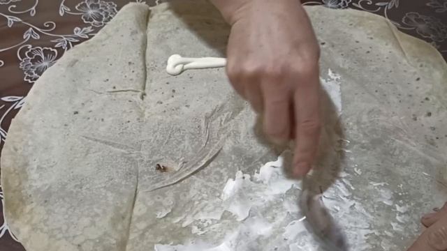 Сытный рулет из лаваша