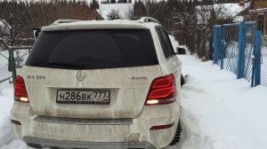 GLK в глубоком снегу.